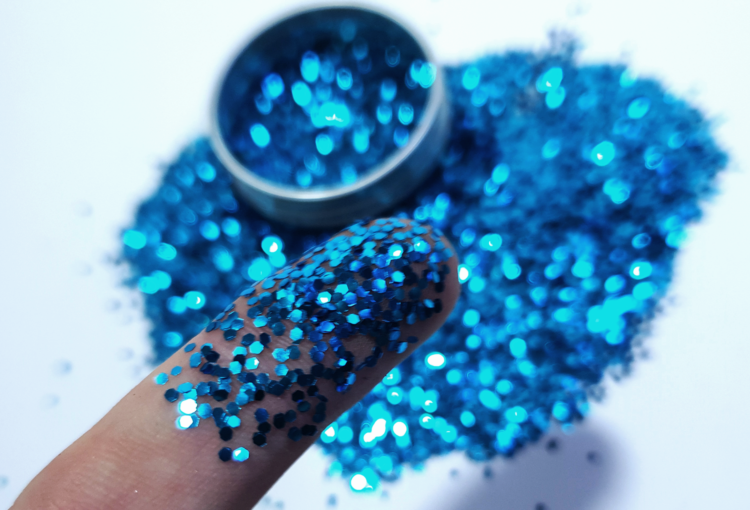 Single colour glitters